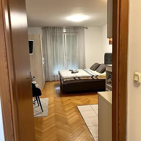Karlo Apartment *