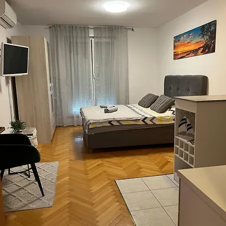 Karlo Apartment *